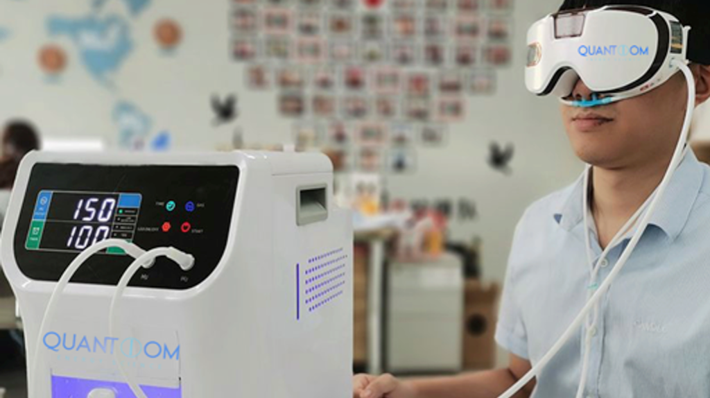 Client using the Quantiom hydrogen and oxygen therapy system